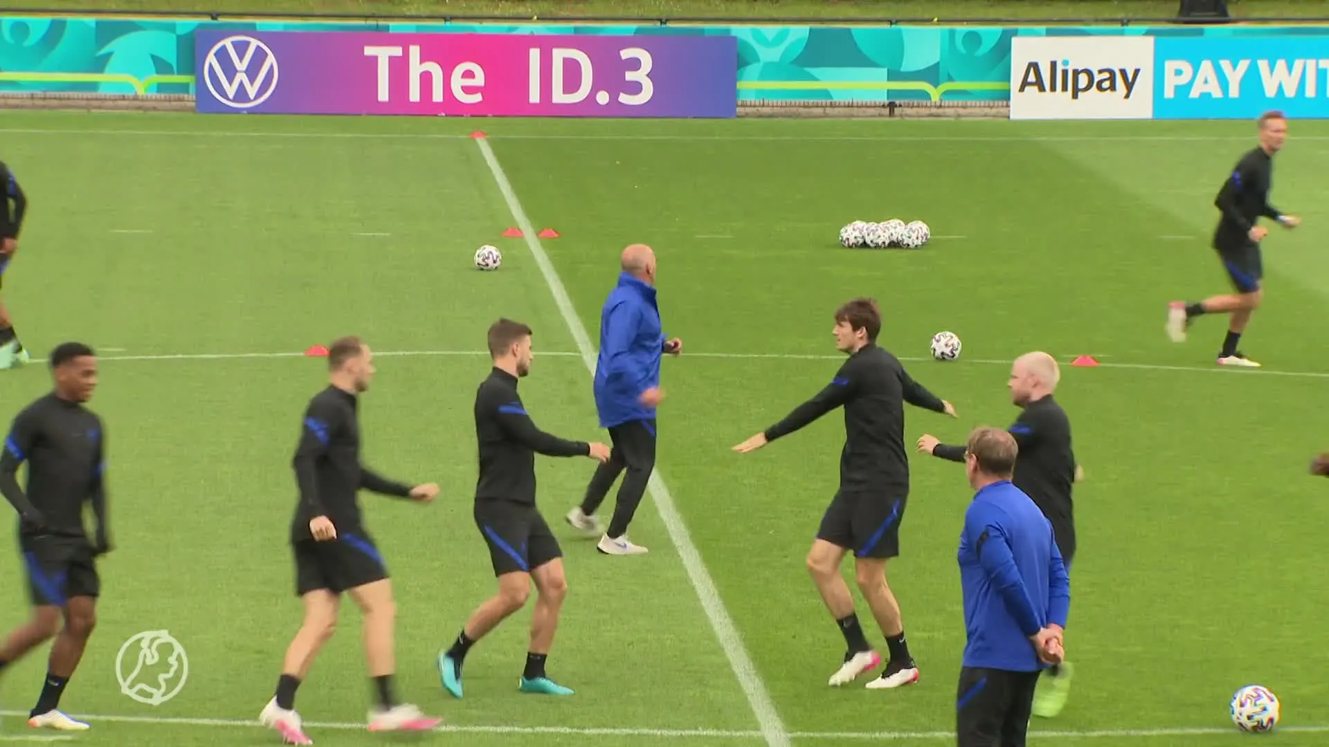 Bondscoach De Boer gaat Oranje op twee posities wijzigen tege...