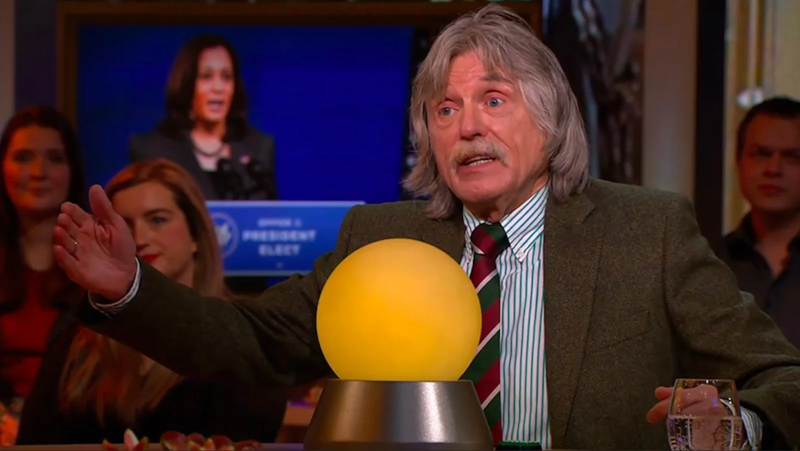 Johan over Trump: 'Blij dat die patjepeeër opsodemietert!'