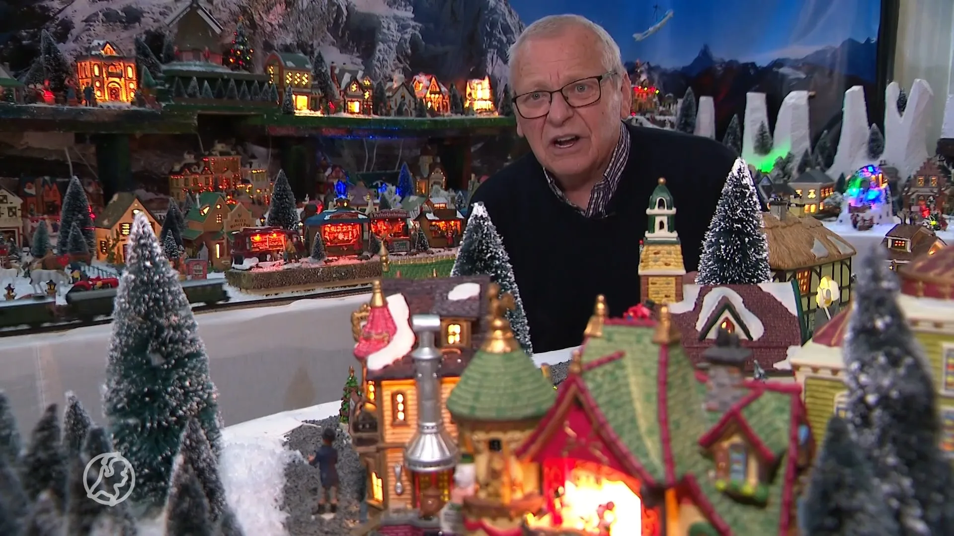 Kerstkoorts stijgt: Ron heeft kerstdorp van 22 vierkante meter in eigen woning
