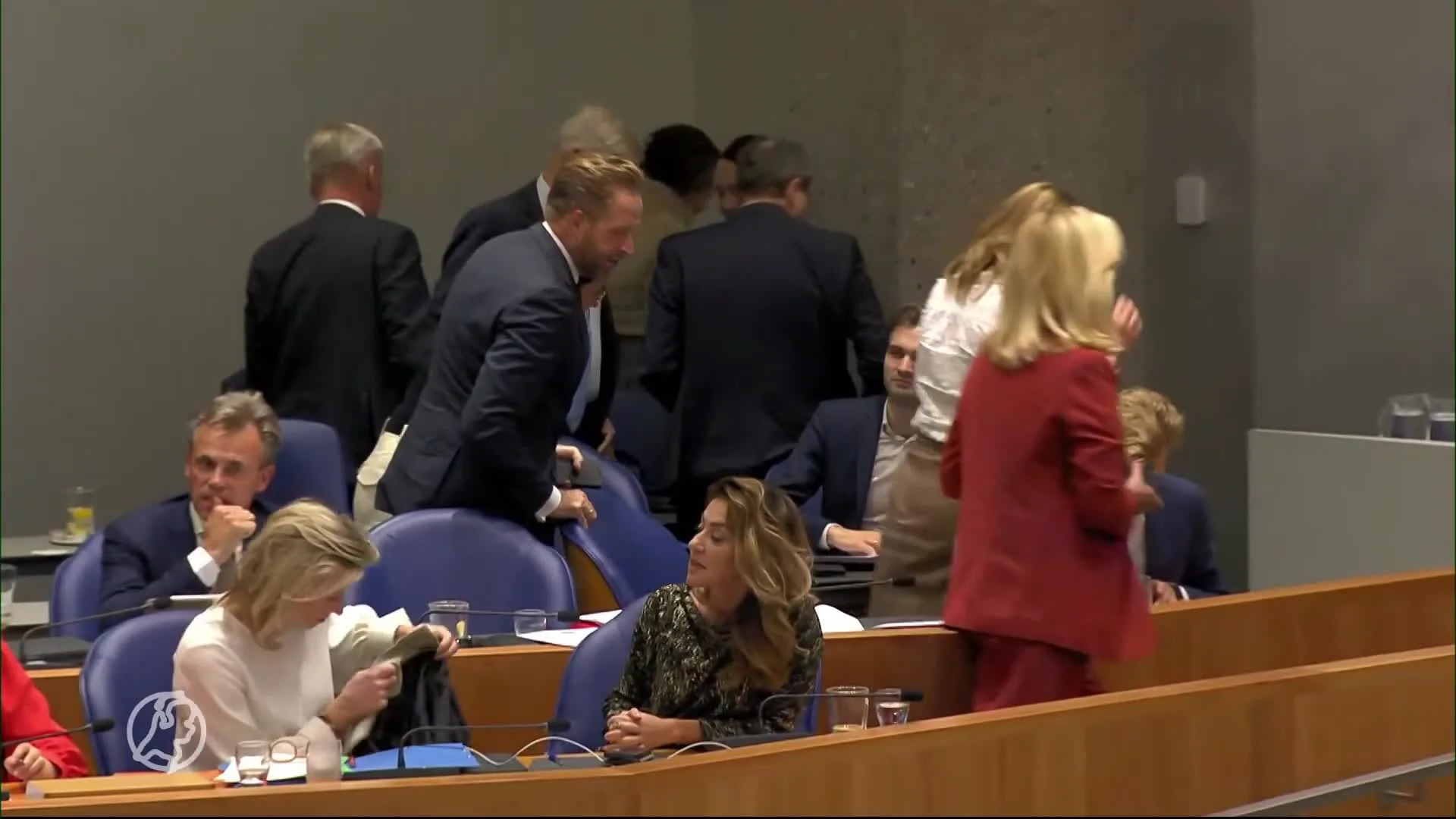 Kabinet loopt uit protest weg bij rede van Baudet tijdens Politieke Beschouwingen