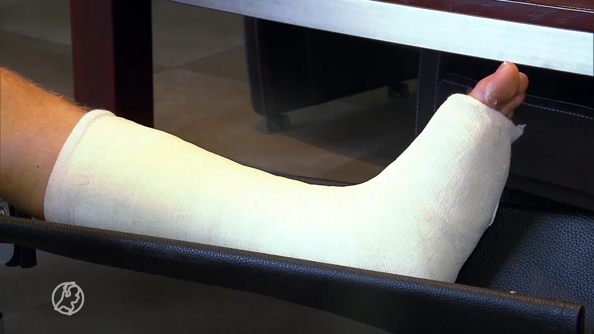 Drukte bij ambulancepersoneel en ziekenhuizen door gladheid: pas onderweg op