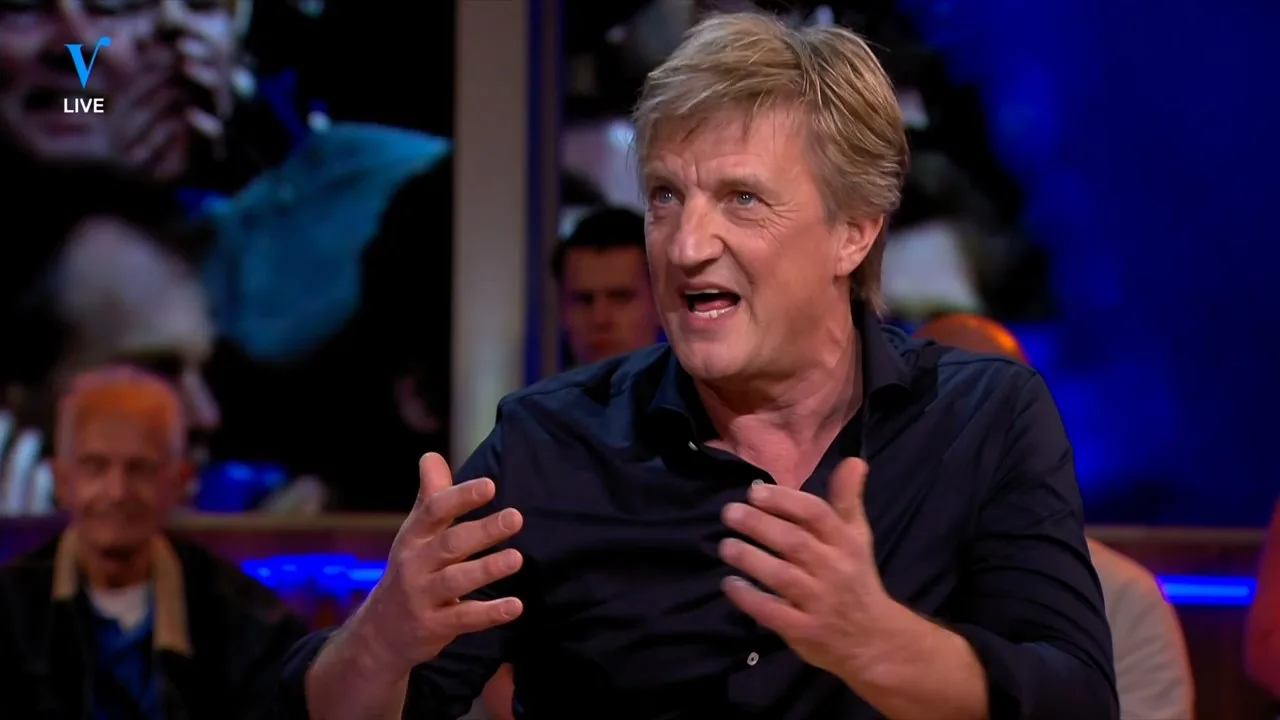 ‘Ziyech speelt even dominant in de Premier League, echt waanz...