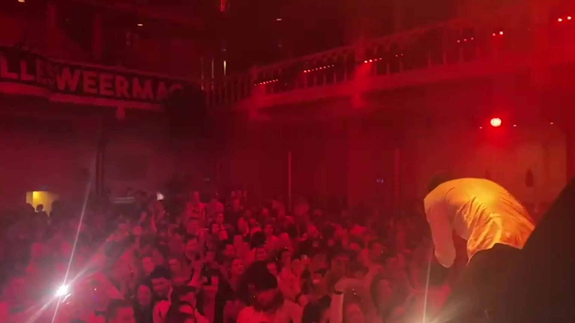 ZIEN: Bilal Wahib treedt op in bomvol Paradiso