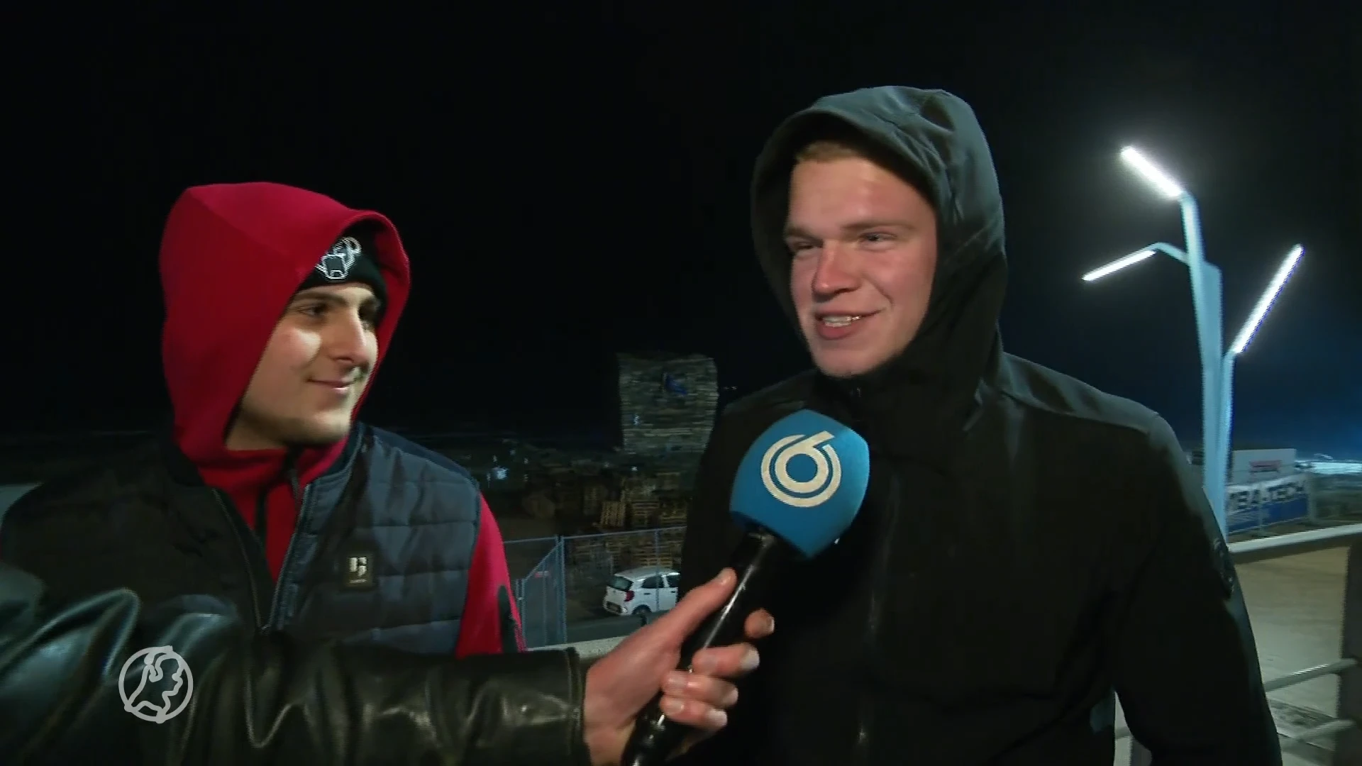 Scheveningen en Duindorp steken vreugdevuur nu al aan vanwege slecht weer: 'De fik erin!'