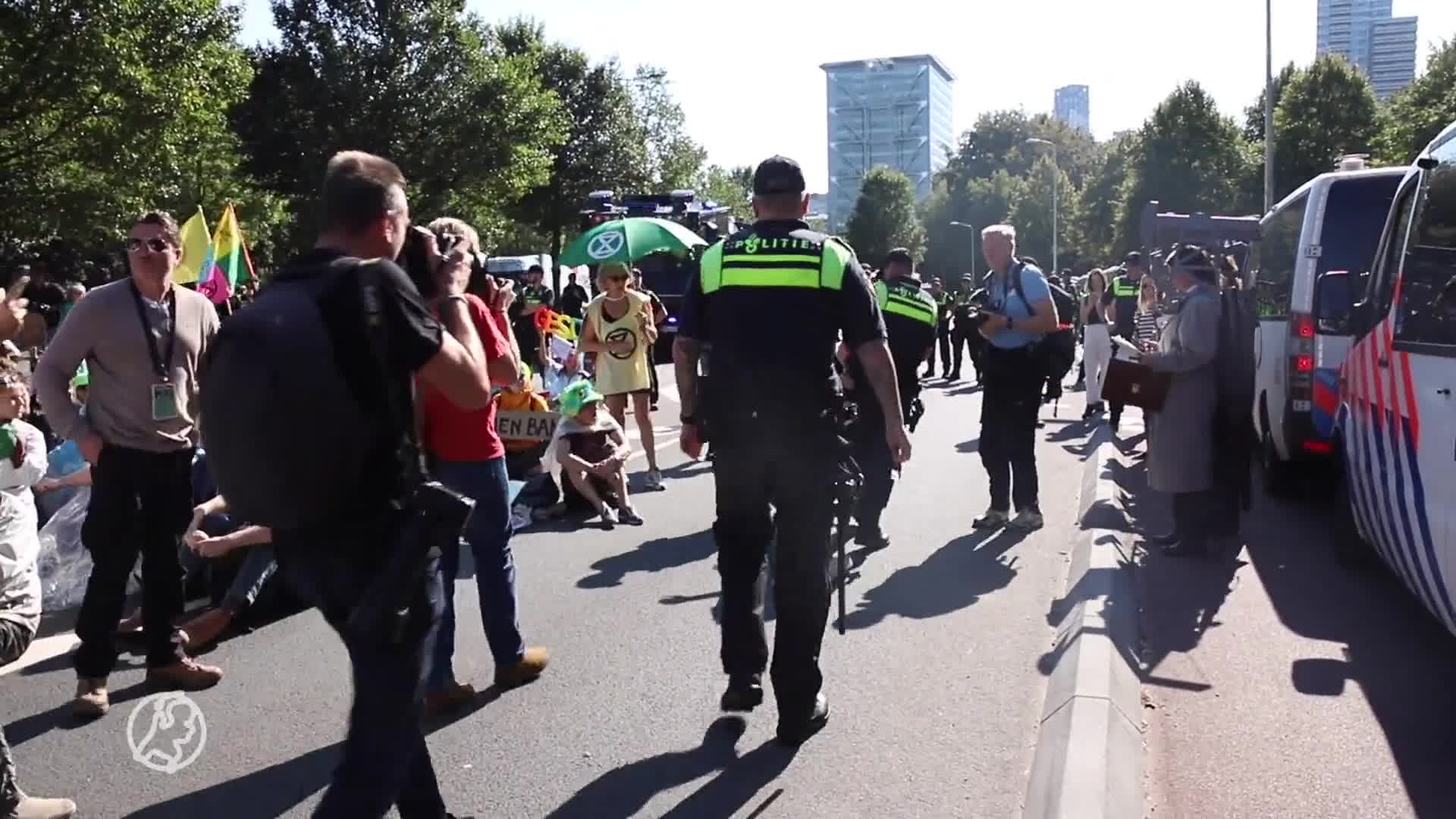 Klimaatprotest dag 7: weer A12 bezet door demonstranten