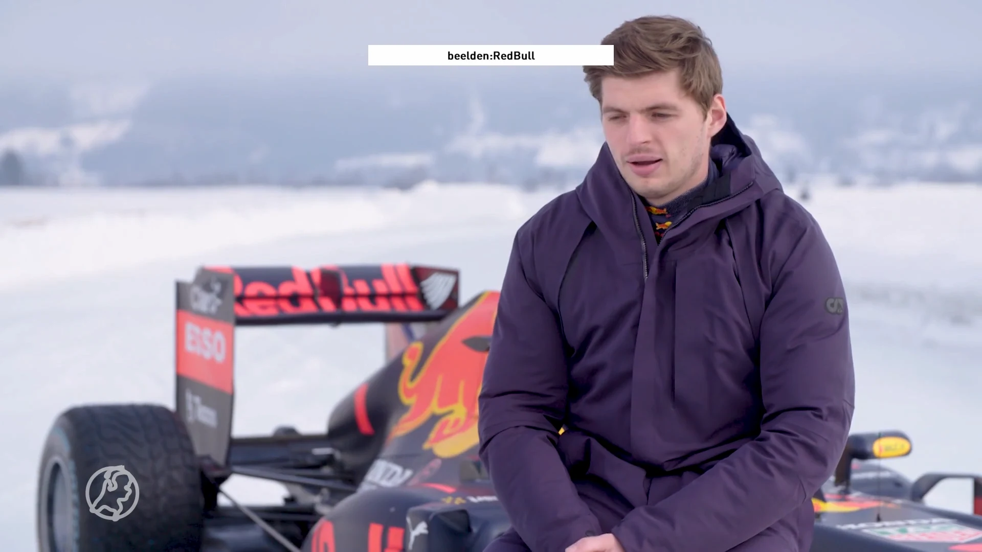 Wereldkampioen Max Verstappen scheurt over bevroren racebaan in Oostenrijk