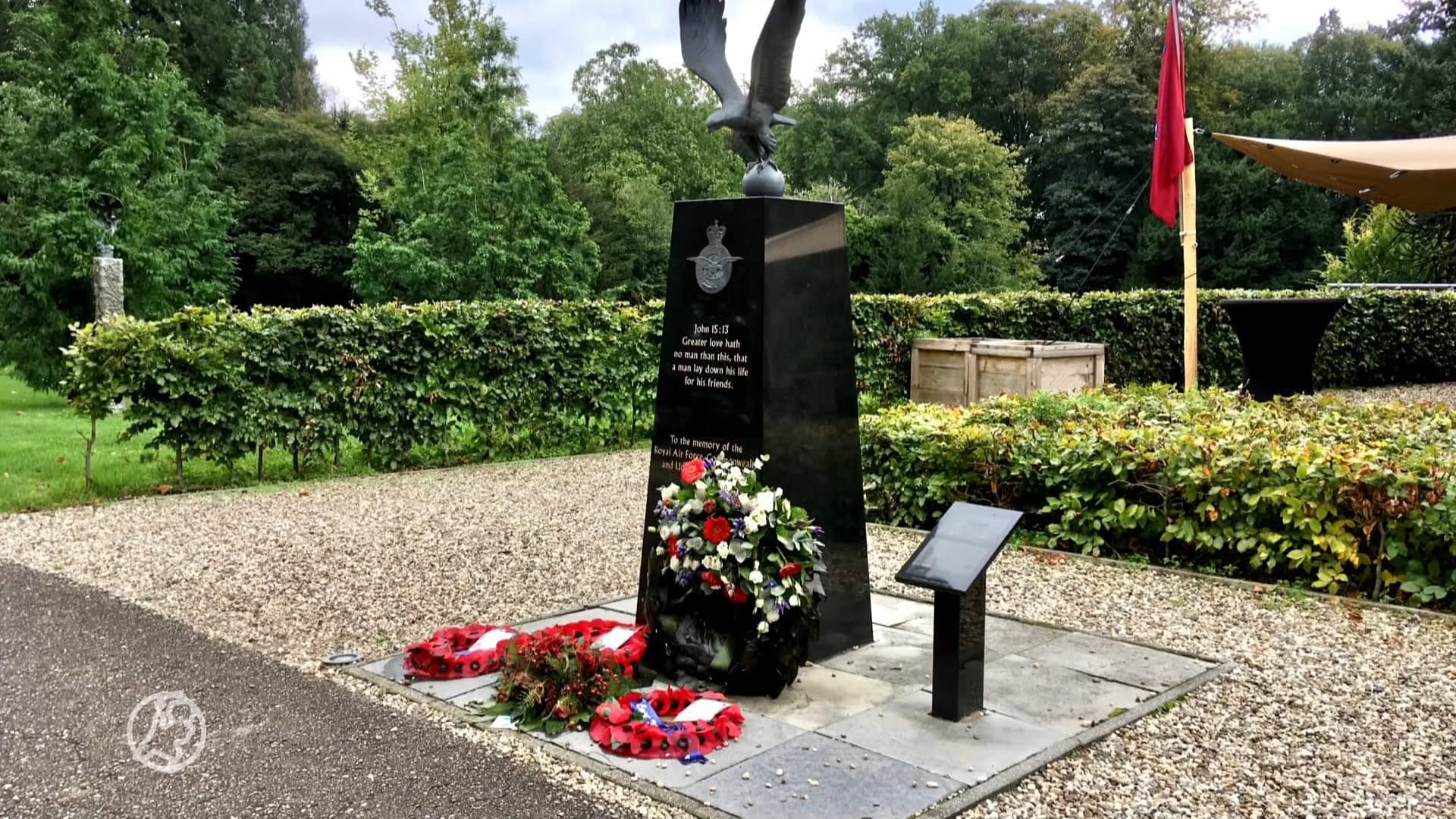 Hondsbrutale dieven stelen waardevolle oorlogsmonumenten uit tuin Airborne Museum