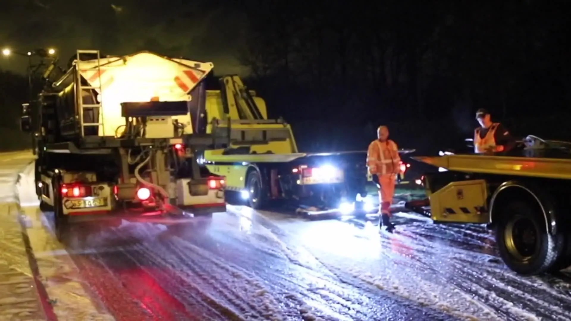 Glibberen en glijden: spekgladde wegen zorgen voor ongelukken
