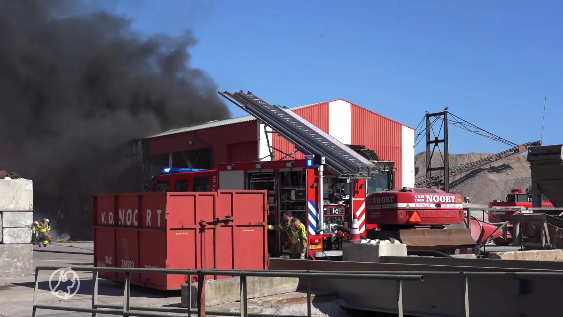 Grote brand verwoest deel papierfabriek Dongen