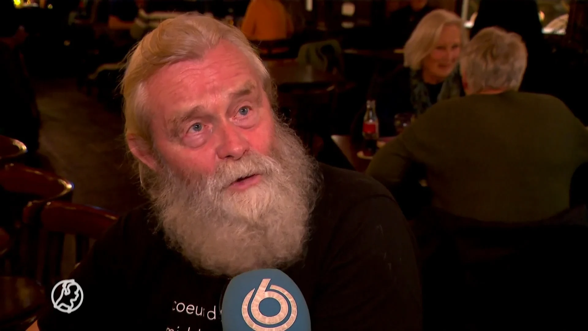 Stamgasten van het echte 'Kleine café aan de haven' herdenken Vader Abraham