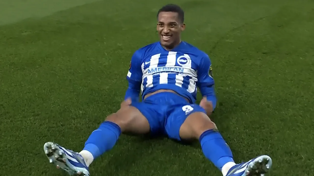 VIDEOGOAL: Brighton & Hove Albion - Ajax 1-0 (Joao Pedro)