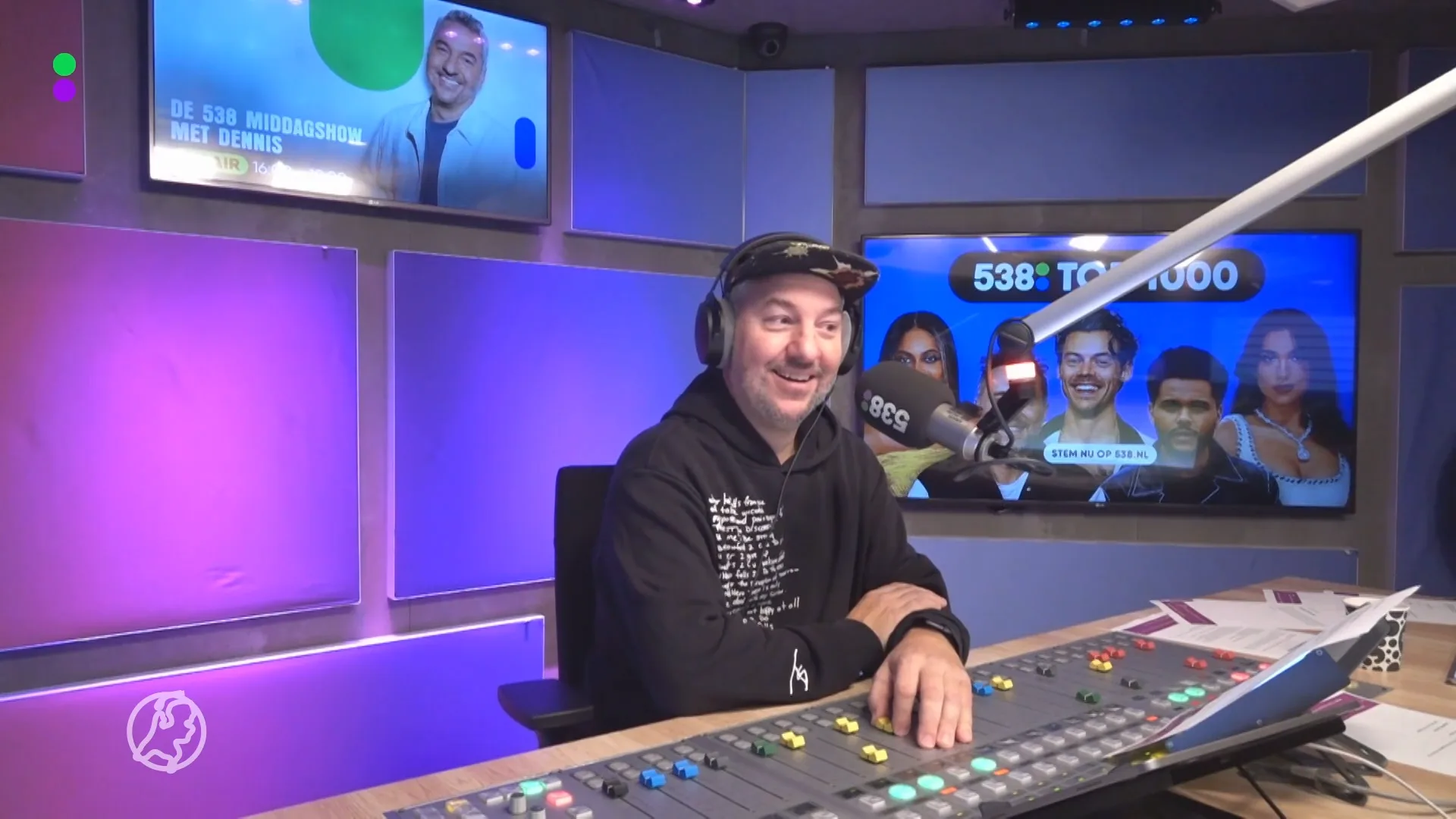 Robert-Jan vindt verloren trouwring in water, maar eigenaar gooit 'm terug