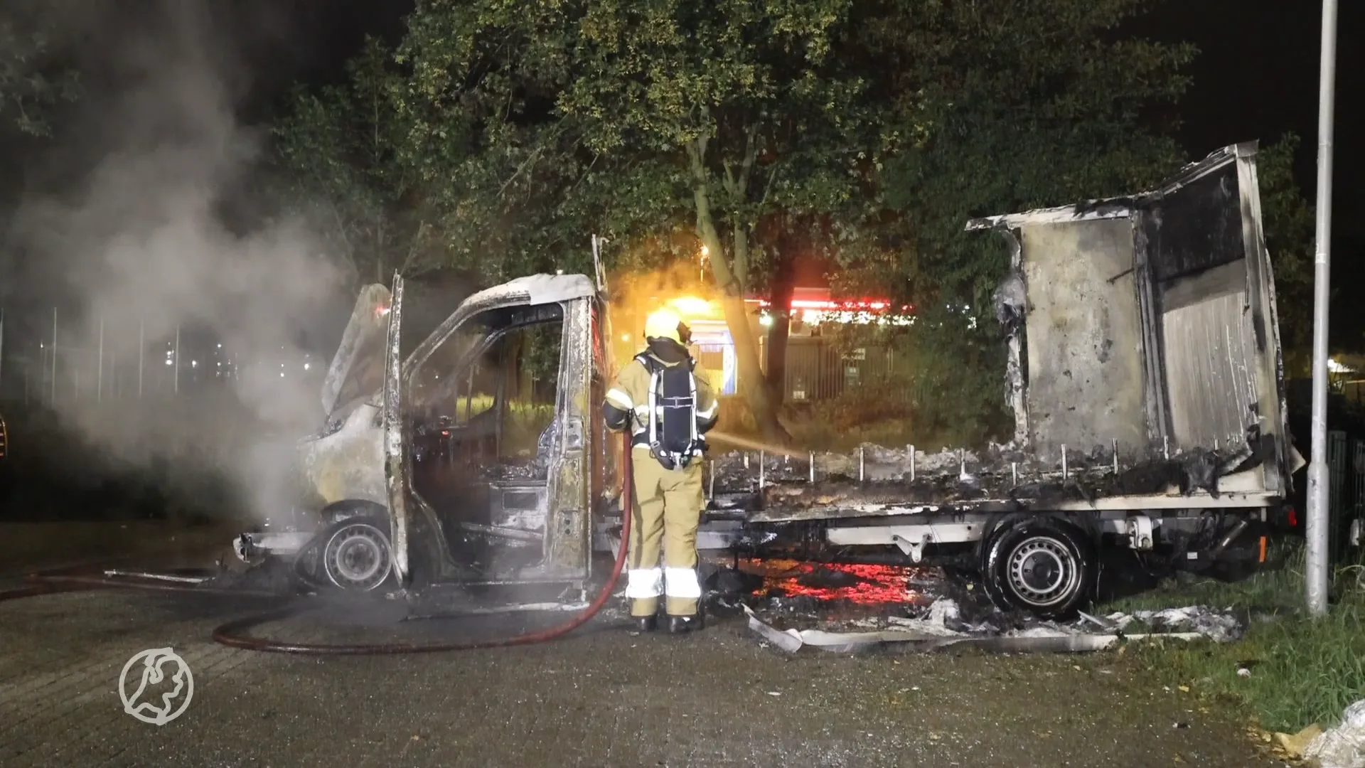 Bizarre kettingreactie door brand in Den Bosch: vuur, waterballet en verdacht voertuig