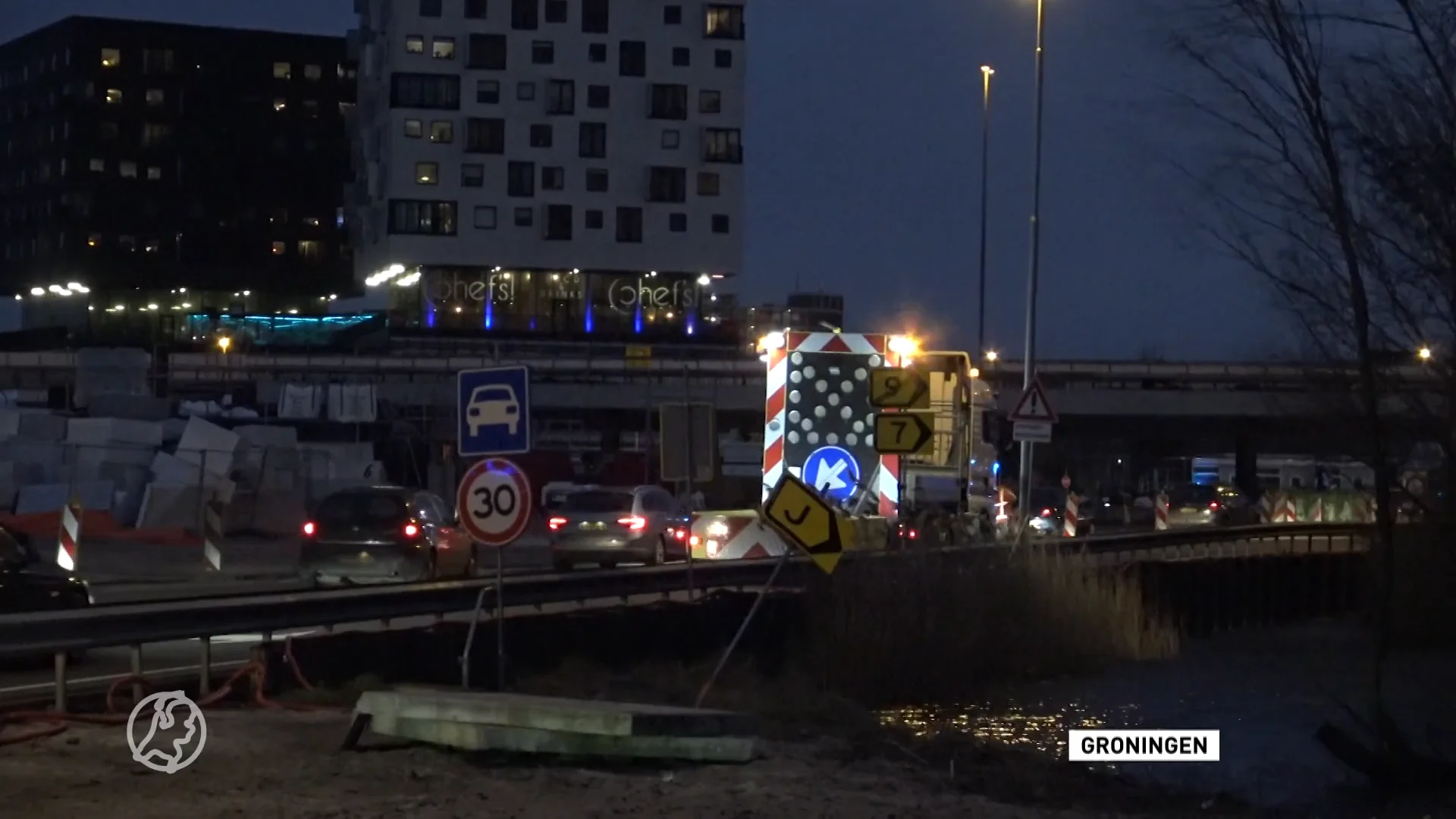 Code geel door storm in noorden: acuut gevaar bij gebouw Gasunie, weg afgesloten