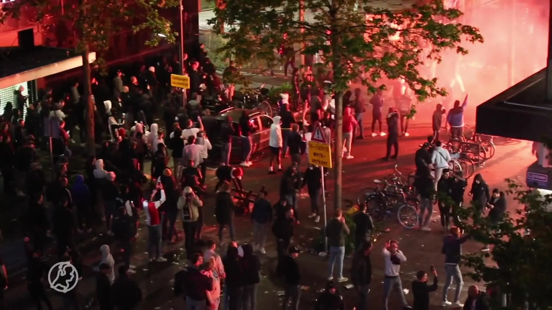 ME voert charges uit in Rotterdam na verloren finale Feyenoord