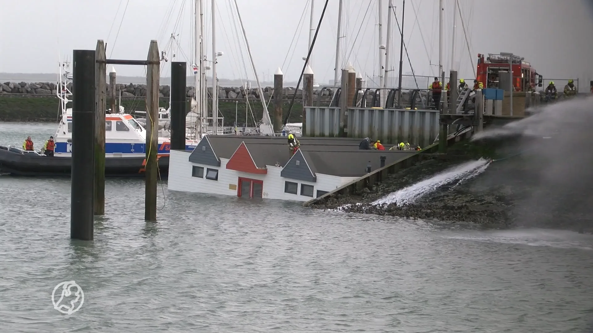 Sanitairgebouw in jachthaven Breskens zinkt naar de bodem