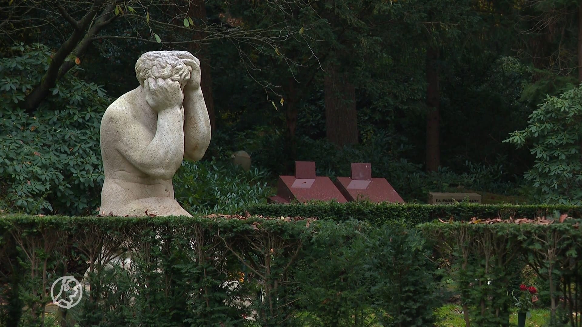 Nabestaanden doen aangifte tegen gemeente wegens stilzwijgen seance begraafplaats