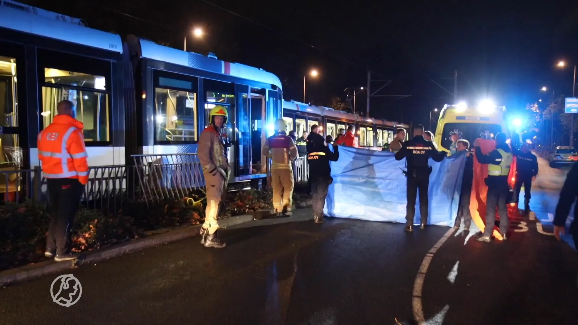 Man zwaargewond na aanrijding met tram in Rotterdam