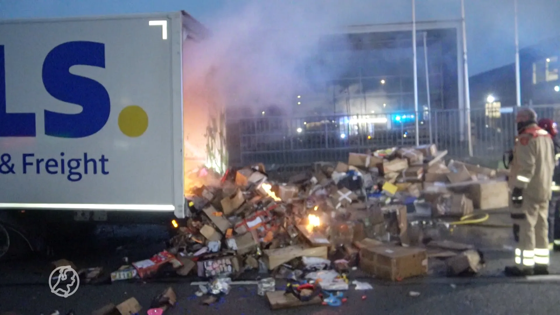 Honderden pakketjes verloren door brand in vrachtwagen in Groningen