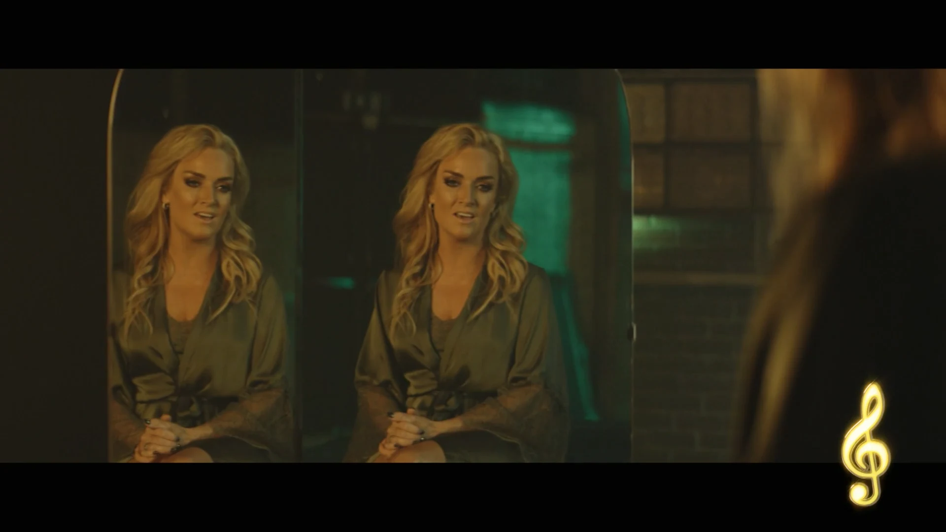 Samantha Steenwijk met het WINNENDE LIED