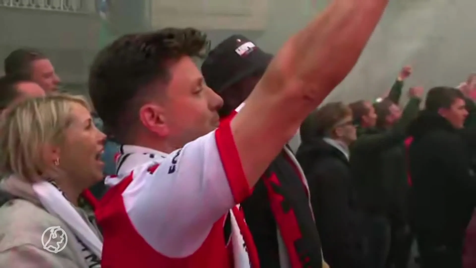 Feest in Rotterdam: Feyenoord gehuldigd door tienduizenden supporters