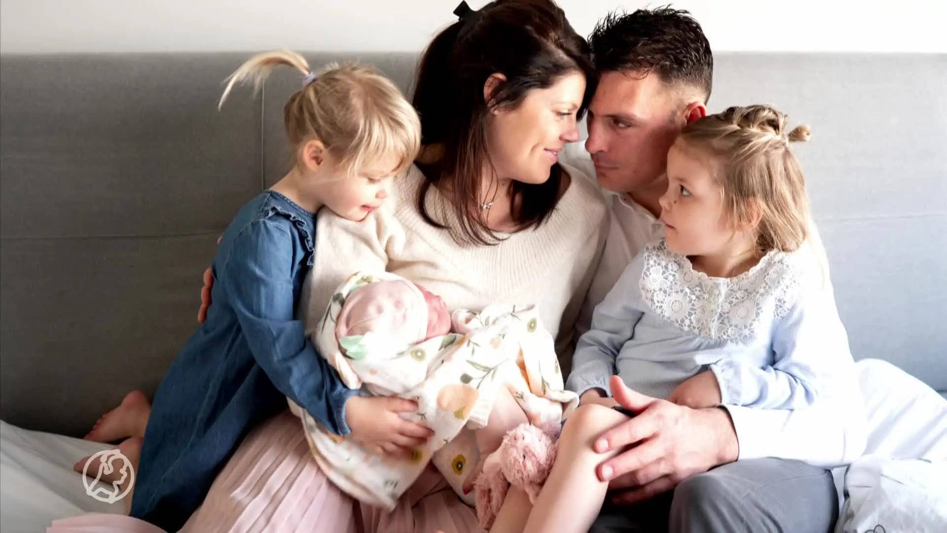 Stephanie bewaarde stilgeboren kindje in water: 'Het was zo waardevol'