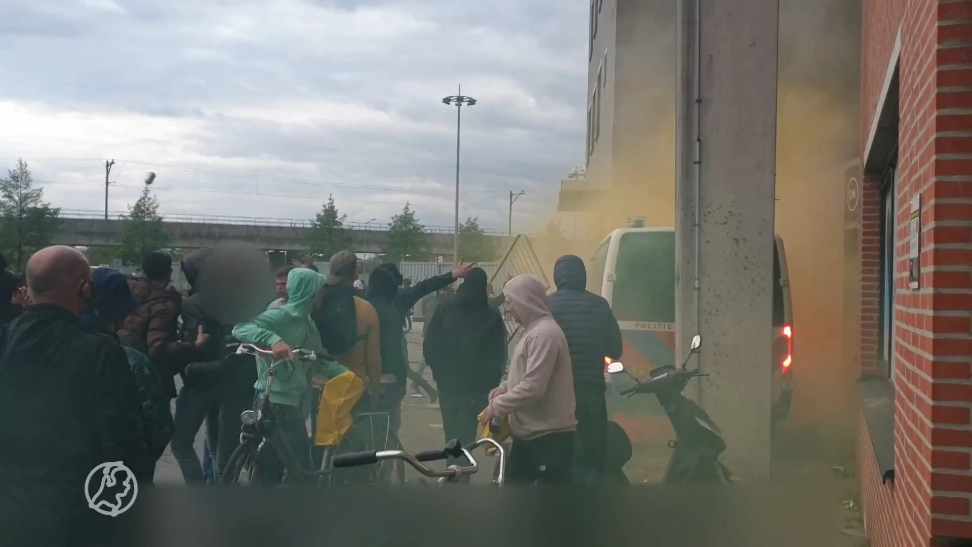 Agenten doen aangifte van poging tot doodslag na rellen met N...