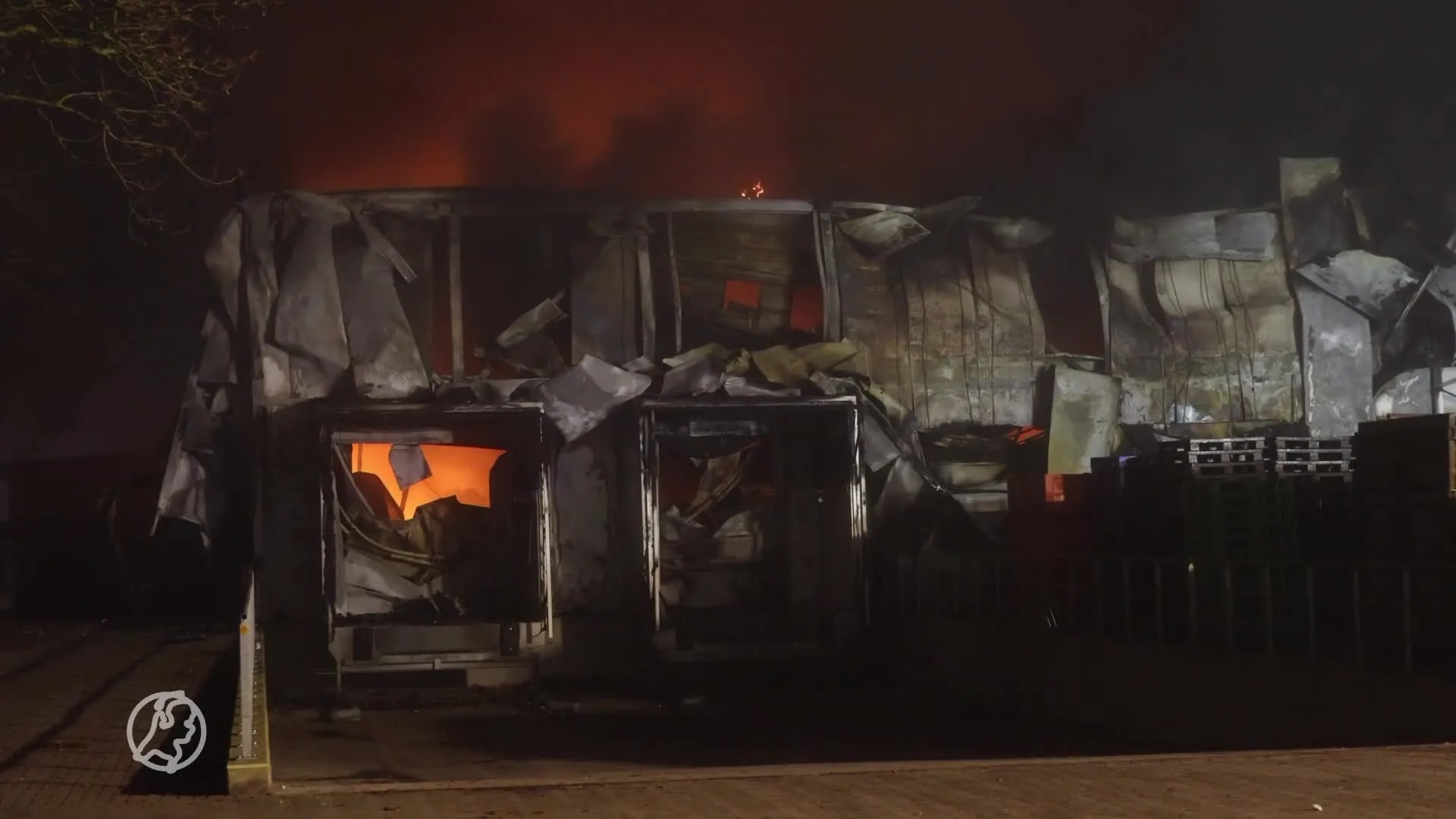 Zeer grote brand bij bedrijf in Oosterwolde