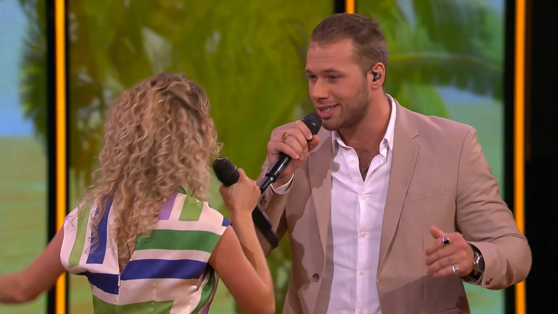 Sera & Michael - (Sittin' on The) Dock of the Bay