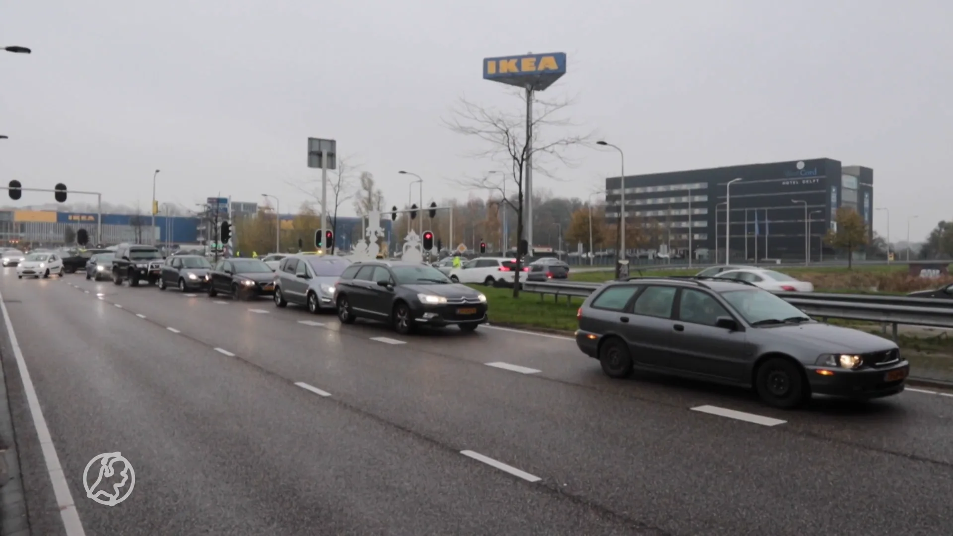 Pinstoring bij Ikea Delft leidt tot grote drukte op de weg