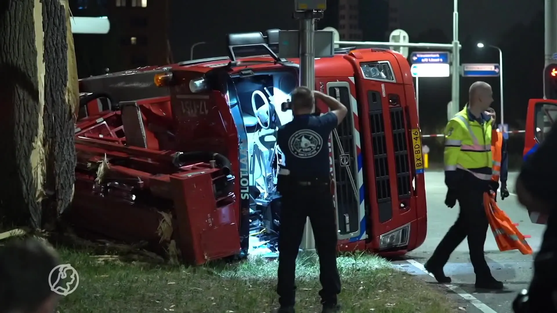Twee brandweerlieden naar het ziekenhuis na kantelen hoogwerker