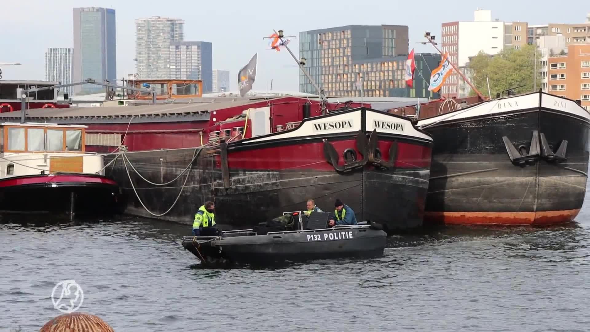 Politie zoekt vanaf boot in Amsterdam naar vermiste Sam