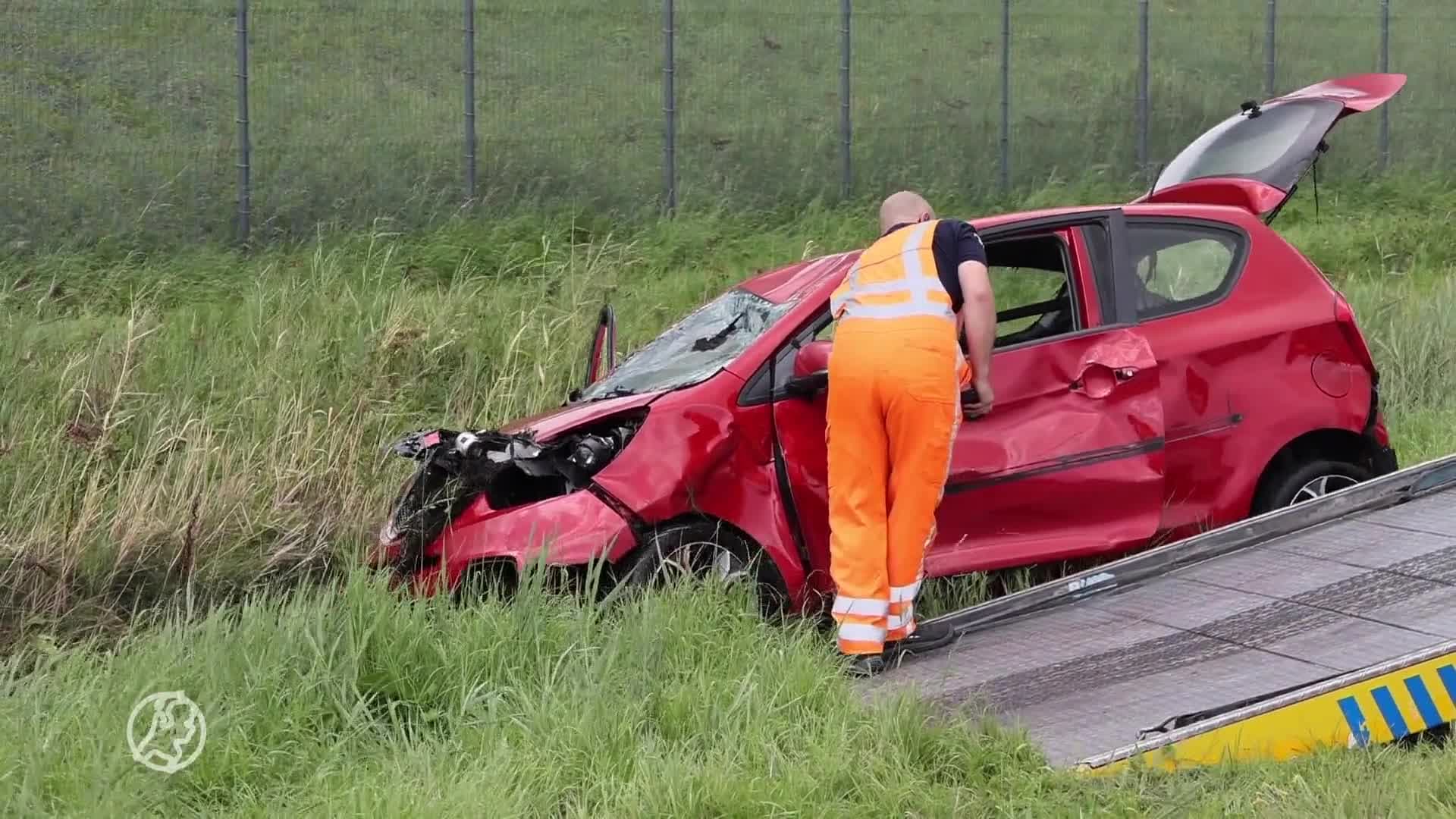 Nieuwe Hoefweg Bleiswijk auto te water omstanders schiten te hulp