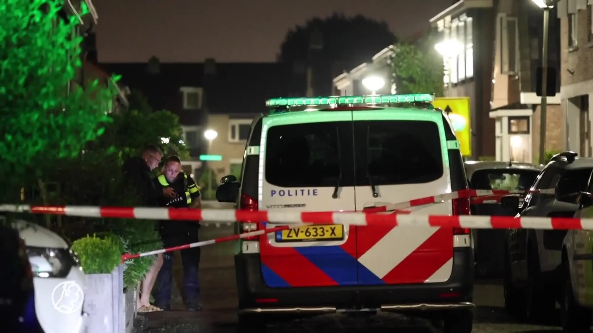 Heldhaftige bewoner werkt gewapende overvallers de deur uit