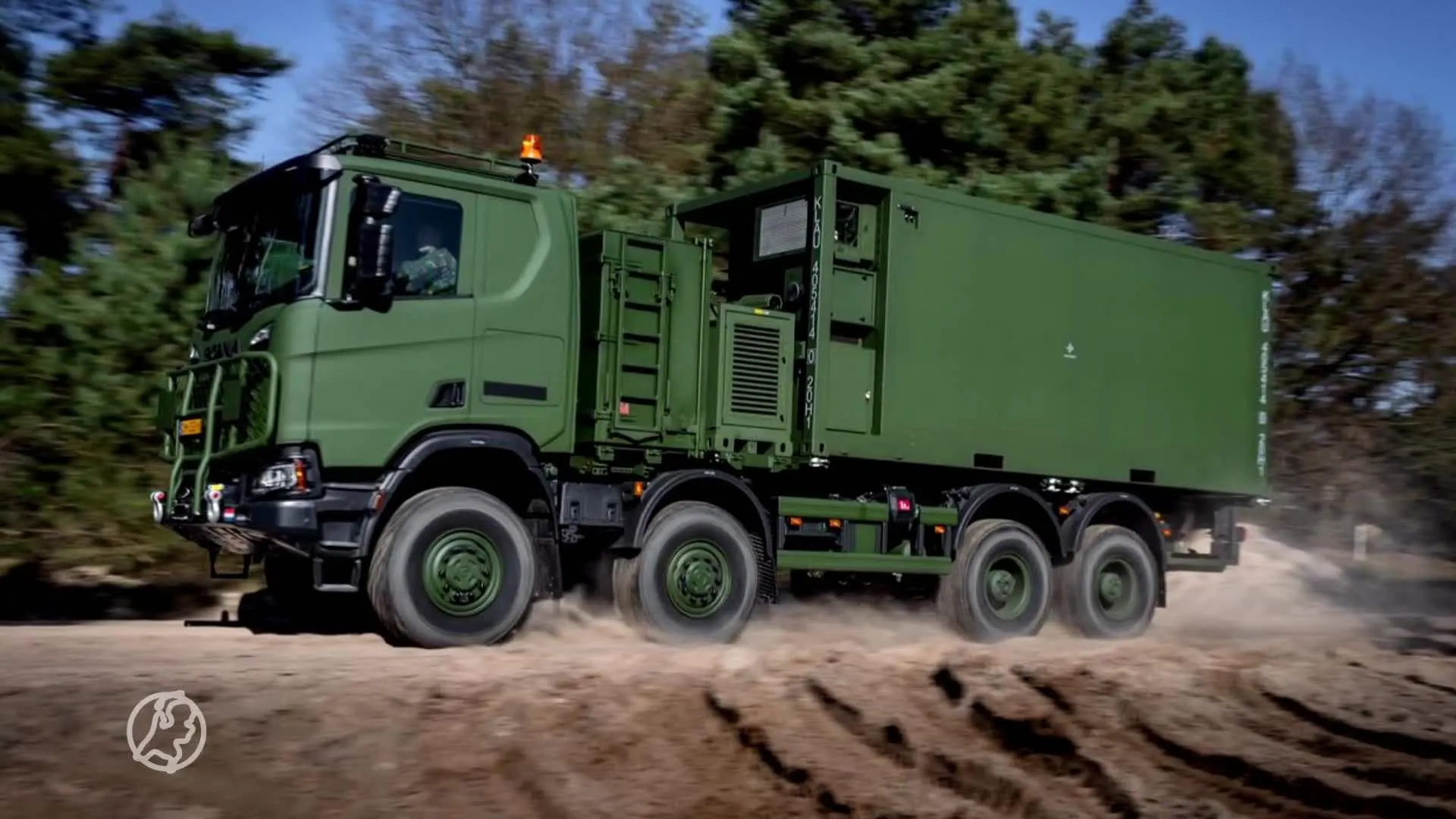 Minister Bijleveld over te hoge trucks Defensie