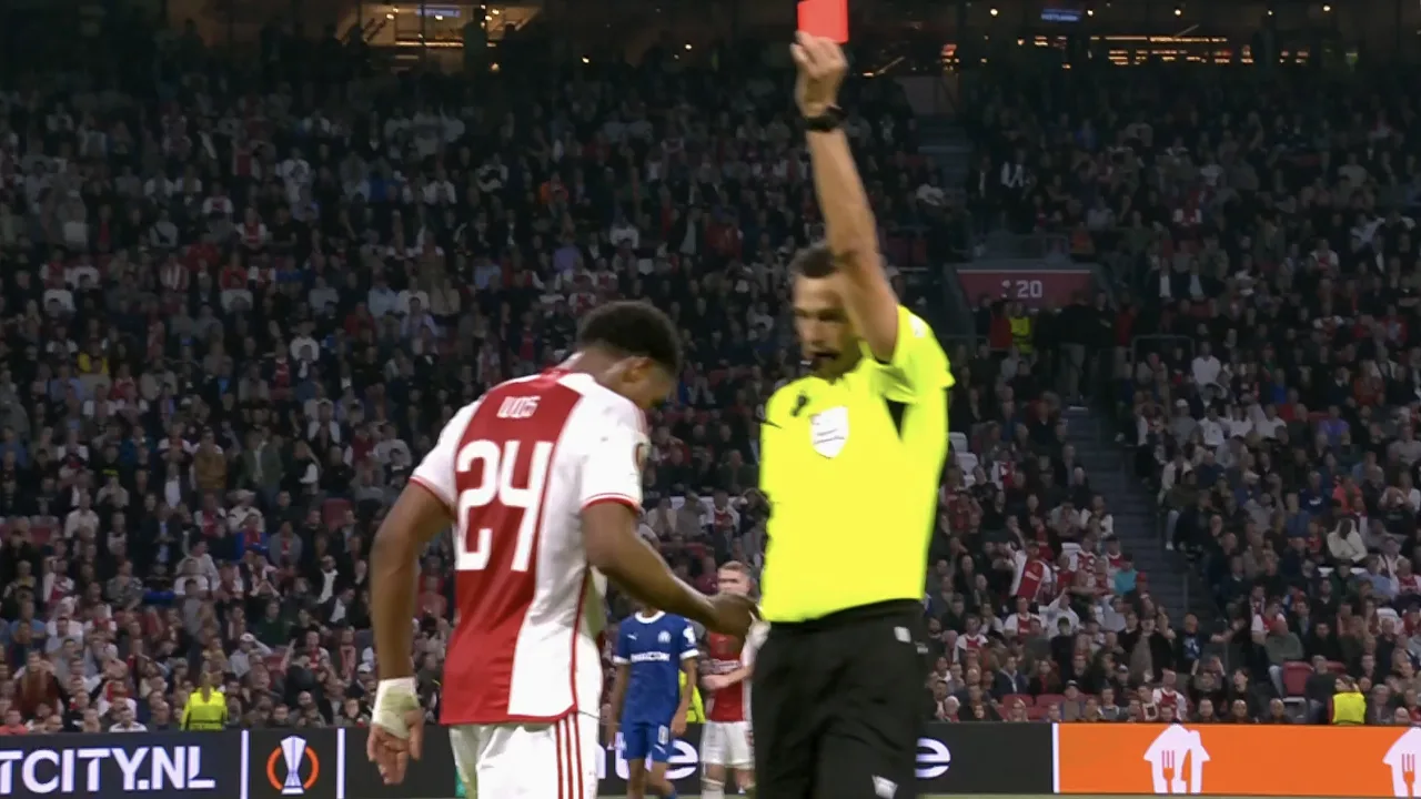 ROOD: Vos krijgt tweede gele kaart en kan vertrekken