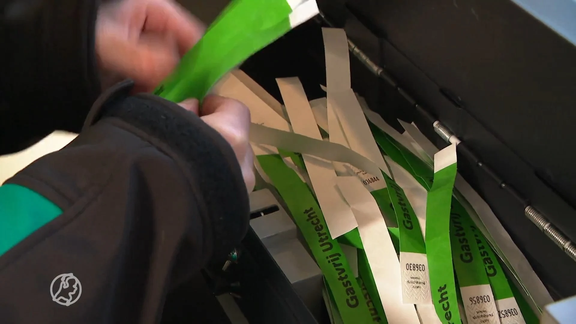 Polsbandjesleveranciers draaien overuren door vervanging QR-code