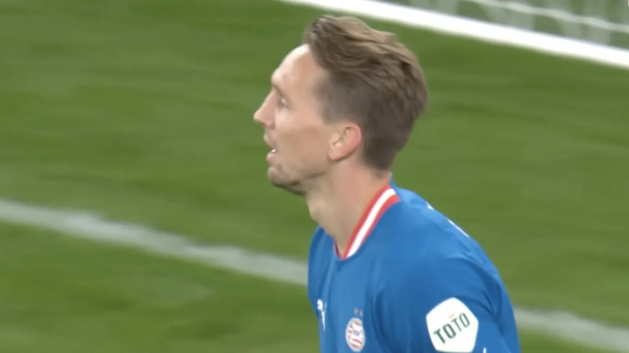 KANS: Luuk de Jong staat in positie, maar voorzet Teze is niet goed