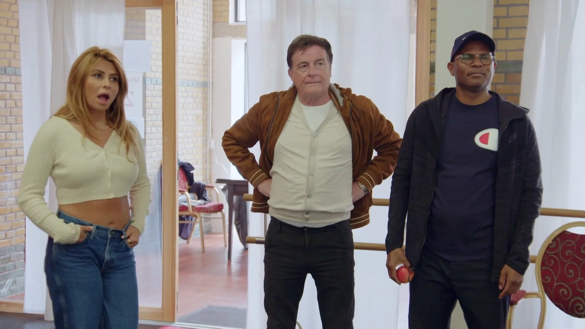 Hoe Olcay en Roué hun moeders uitleggen dat ze naakt gaan