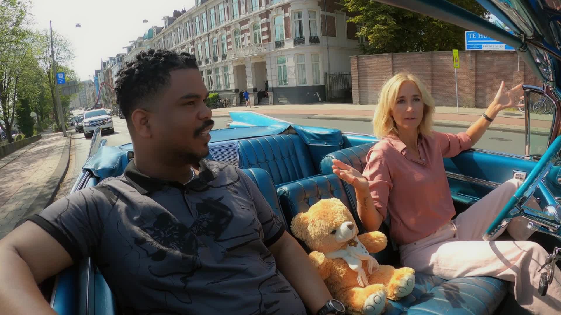 Wendy bereidt Giovanni voor op zijn date