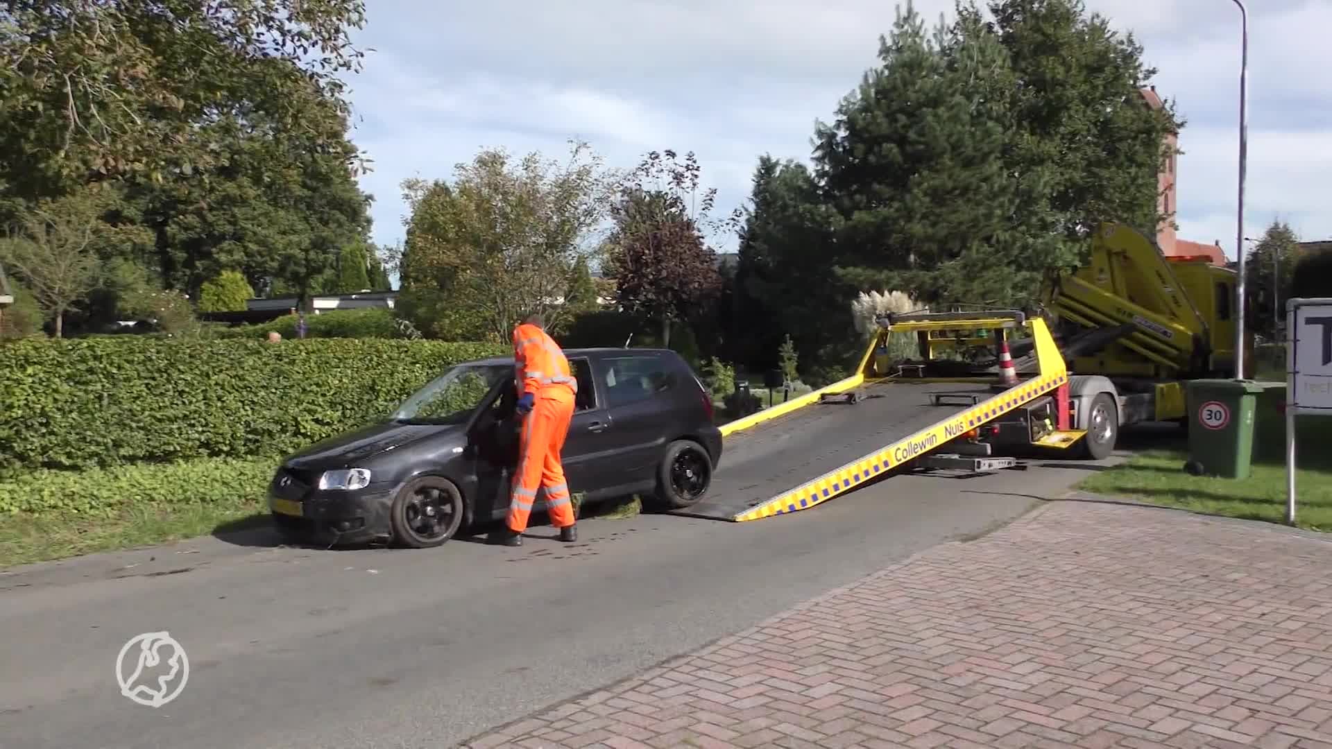 Vrouw met nieuw rijbewijs belandt in de sloot op terugweg van gemeentehuis