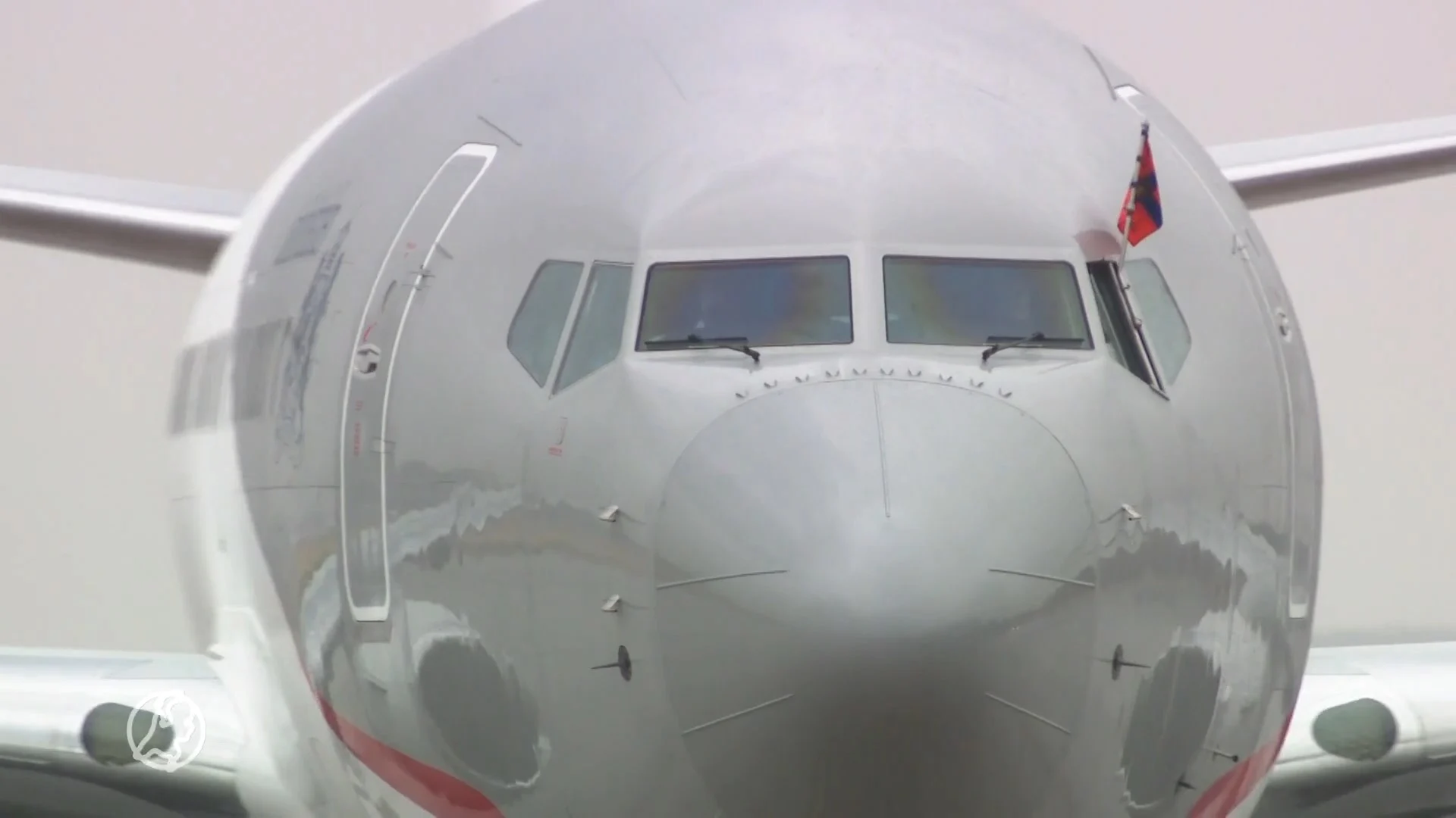 Koning in cockpit tijdens vlucht naar Berlijn voor staatsbezo...