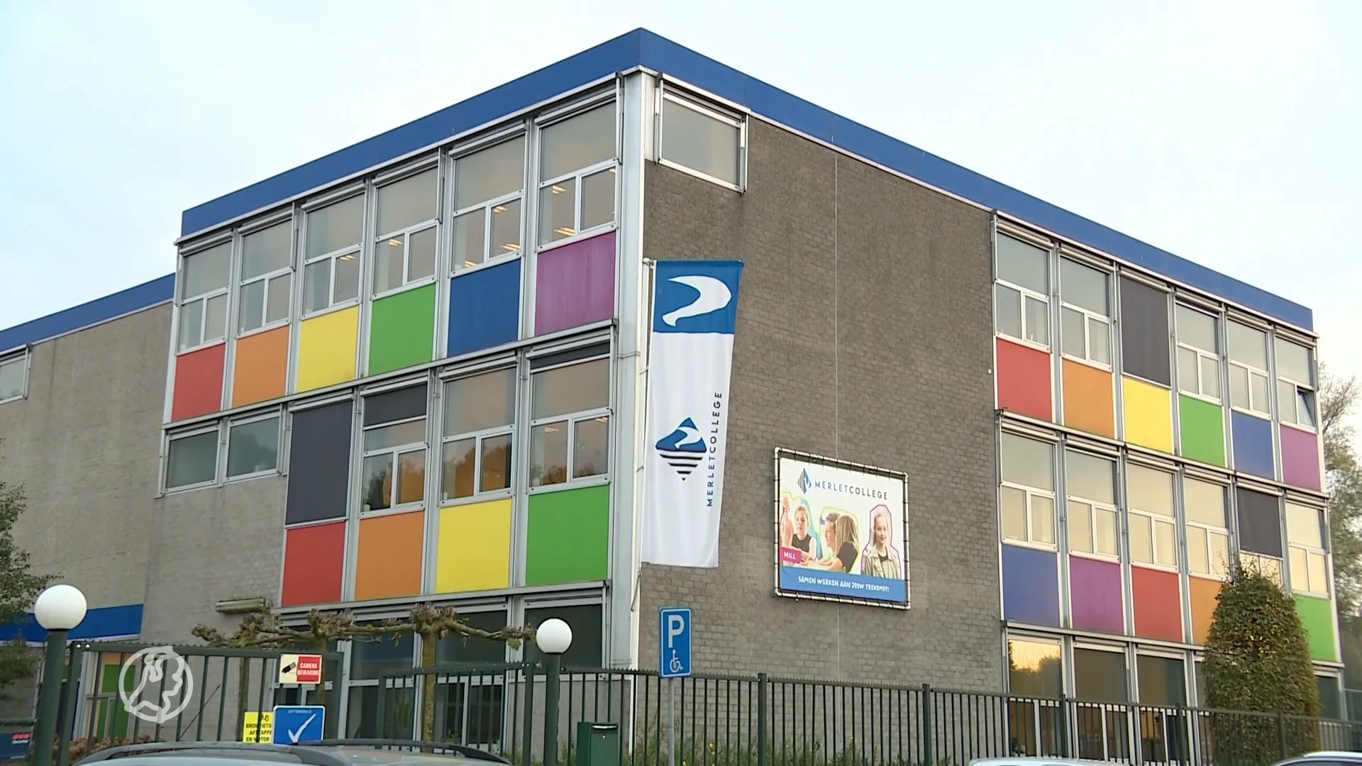 Sluiting dreigt voor plaatselijk middelbare school, ouders vechten voor behoud