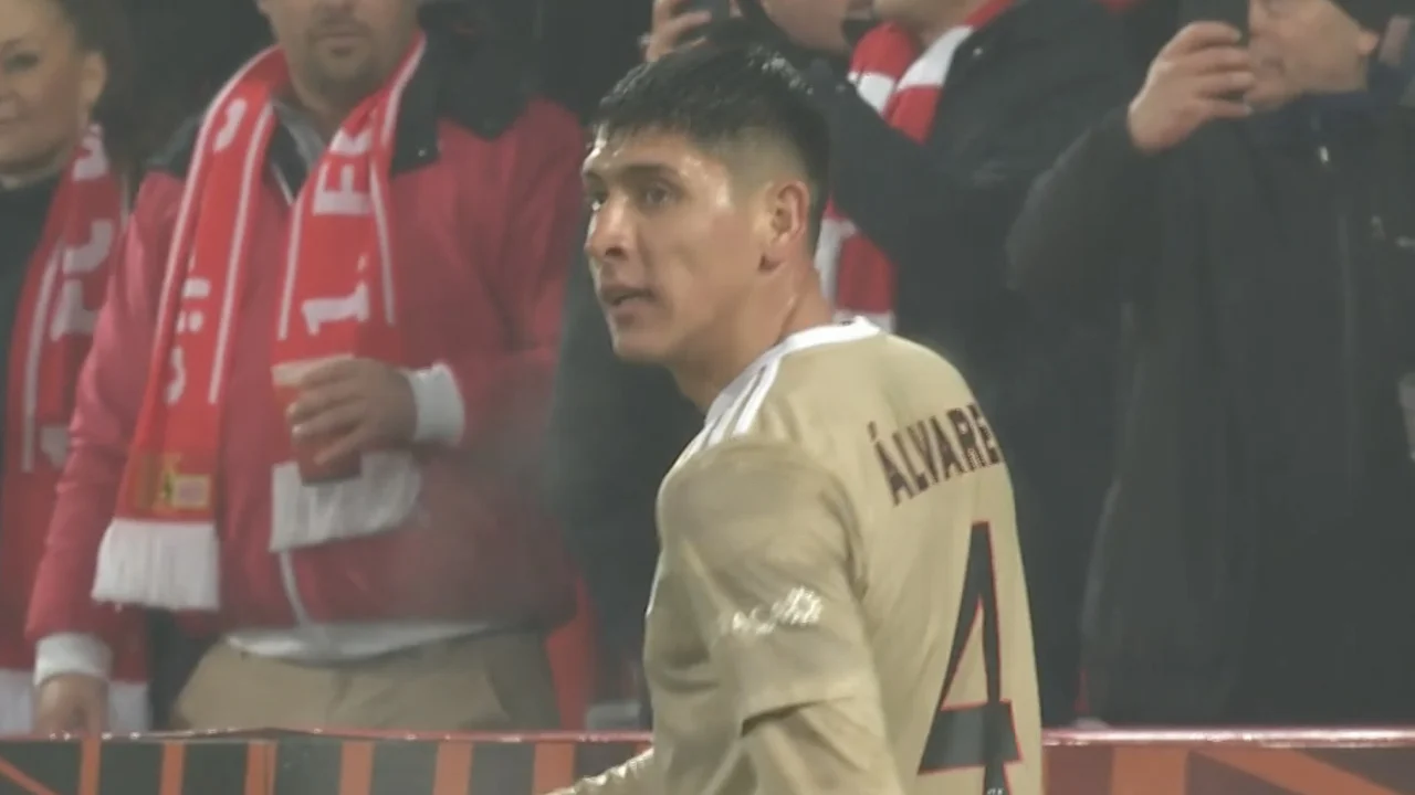 ROOD: Alvarez krijgt tweede gele kaart en moet vertrekken