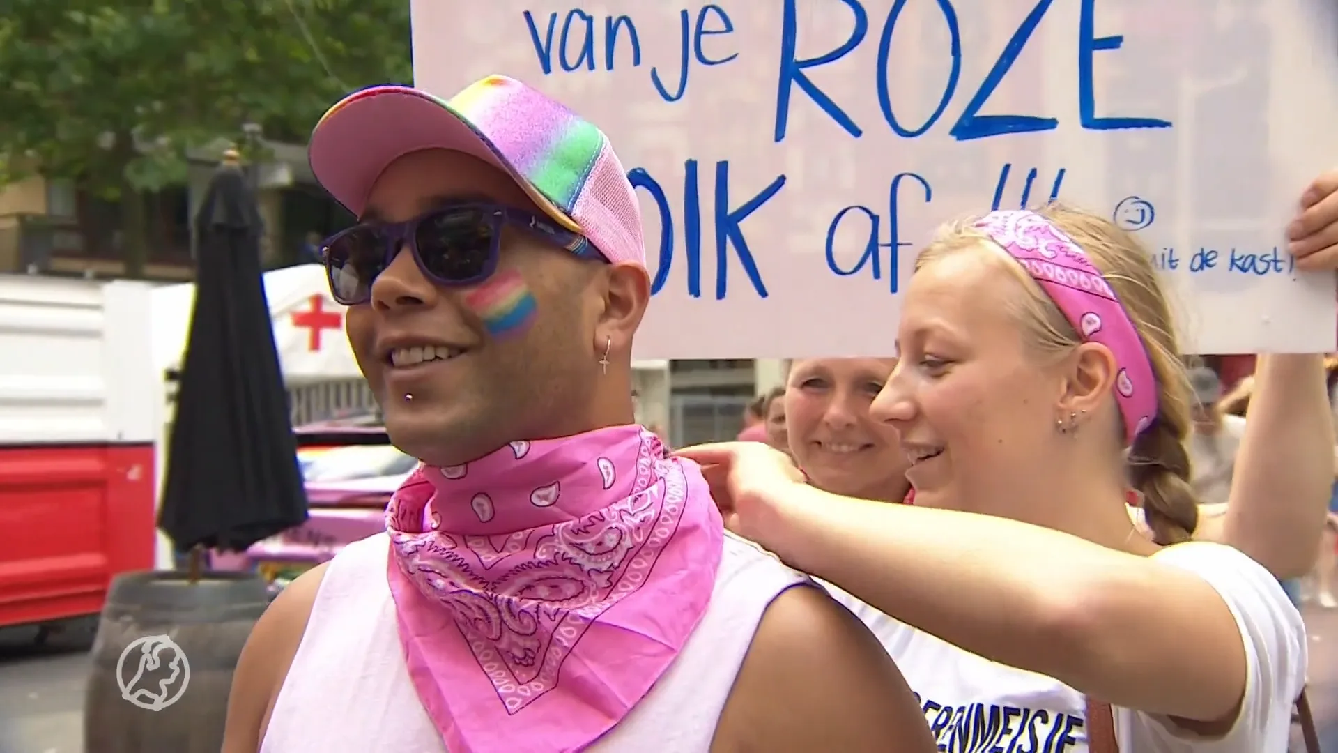 Boeren delen zakdoeken uit tijdens Roze Maandag: 'De beste manier om voor je recht te vechten'