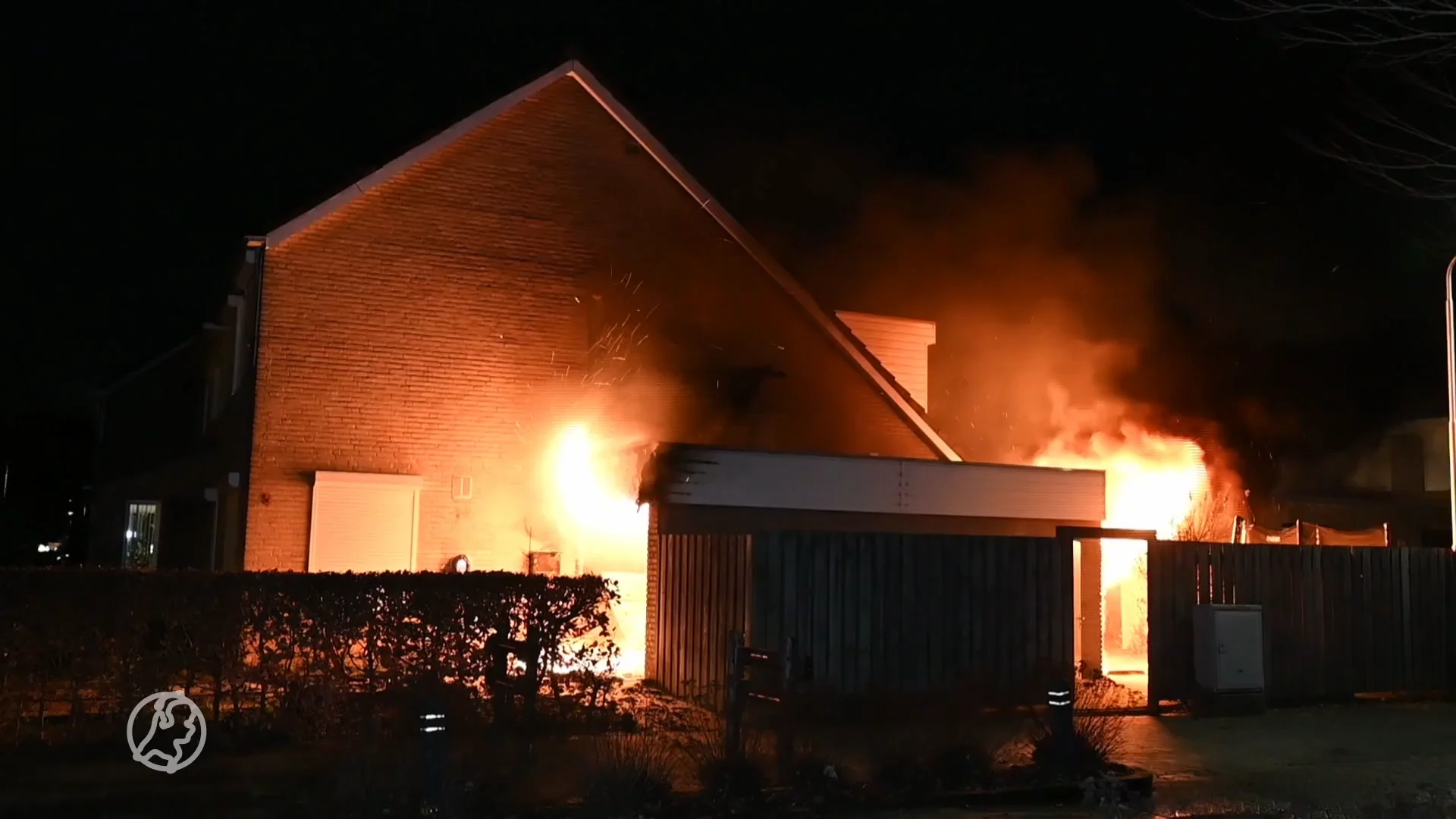 Gezin moet huis uit vluchten voor vlammenzee in Udenhout, één gewonde