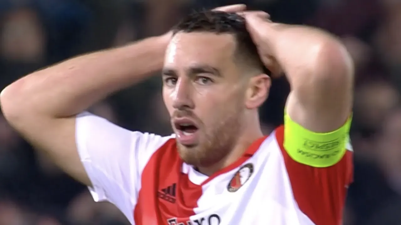 KANS: Kökcü schiet op de buitenkant van de paal