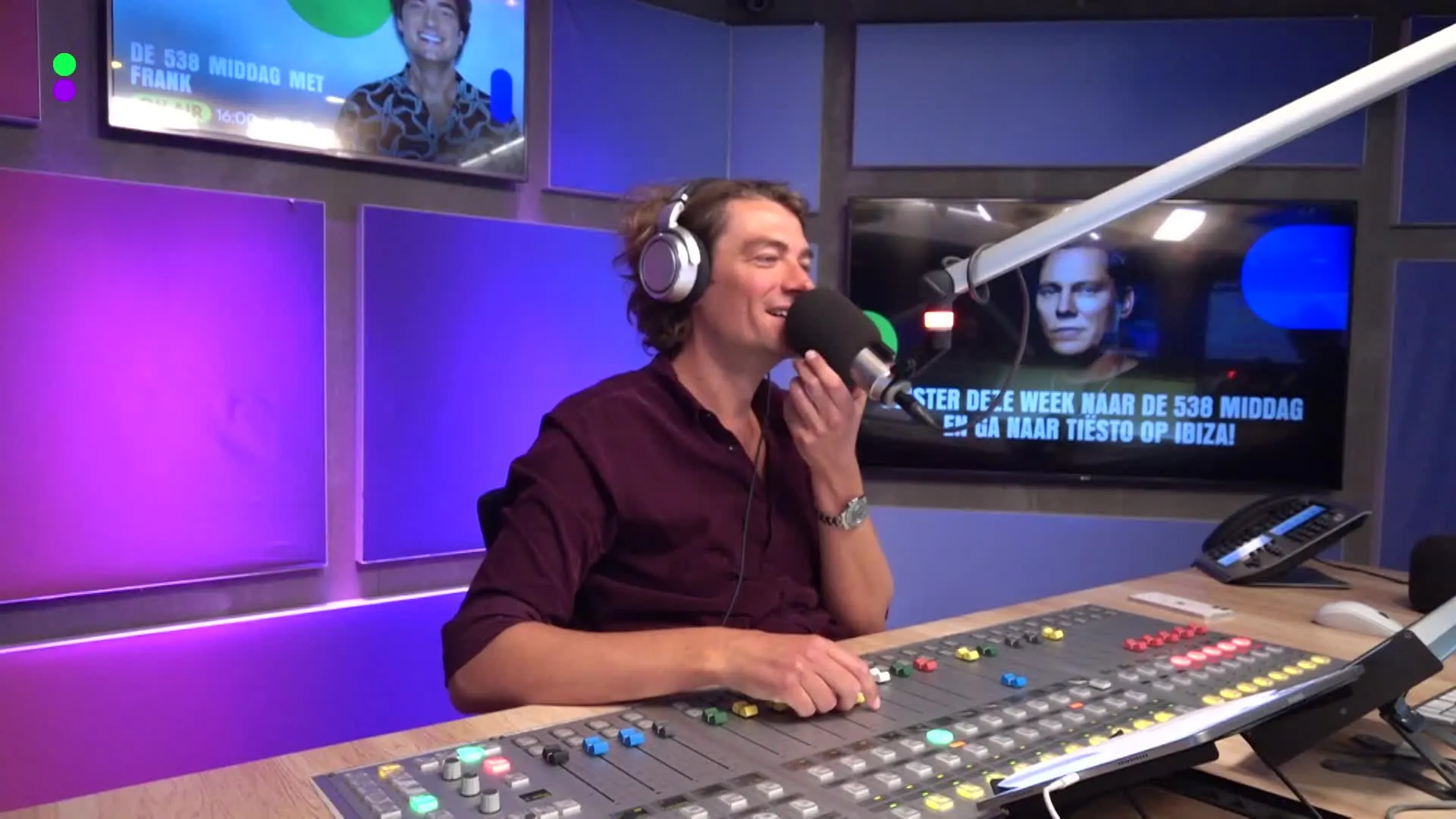 Dit is de zomerknaller van Wilfred Genee, Andy van der Meijde en Wesley Sneijder!