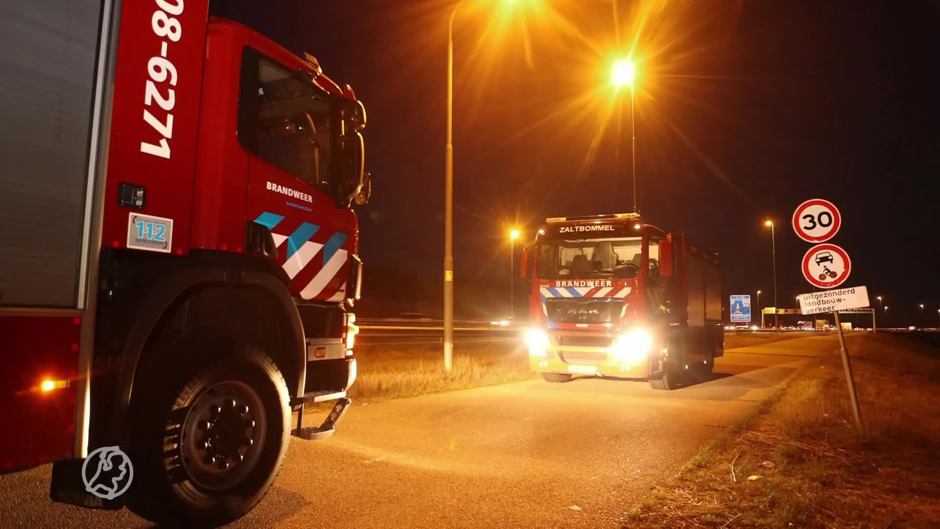 Politie beëindigt illegaal feest onder spoorbrug in Waardenburg