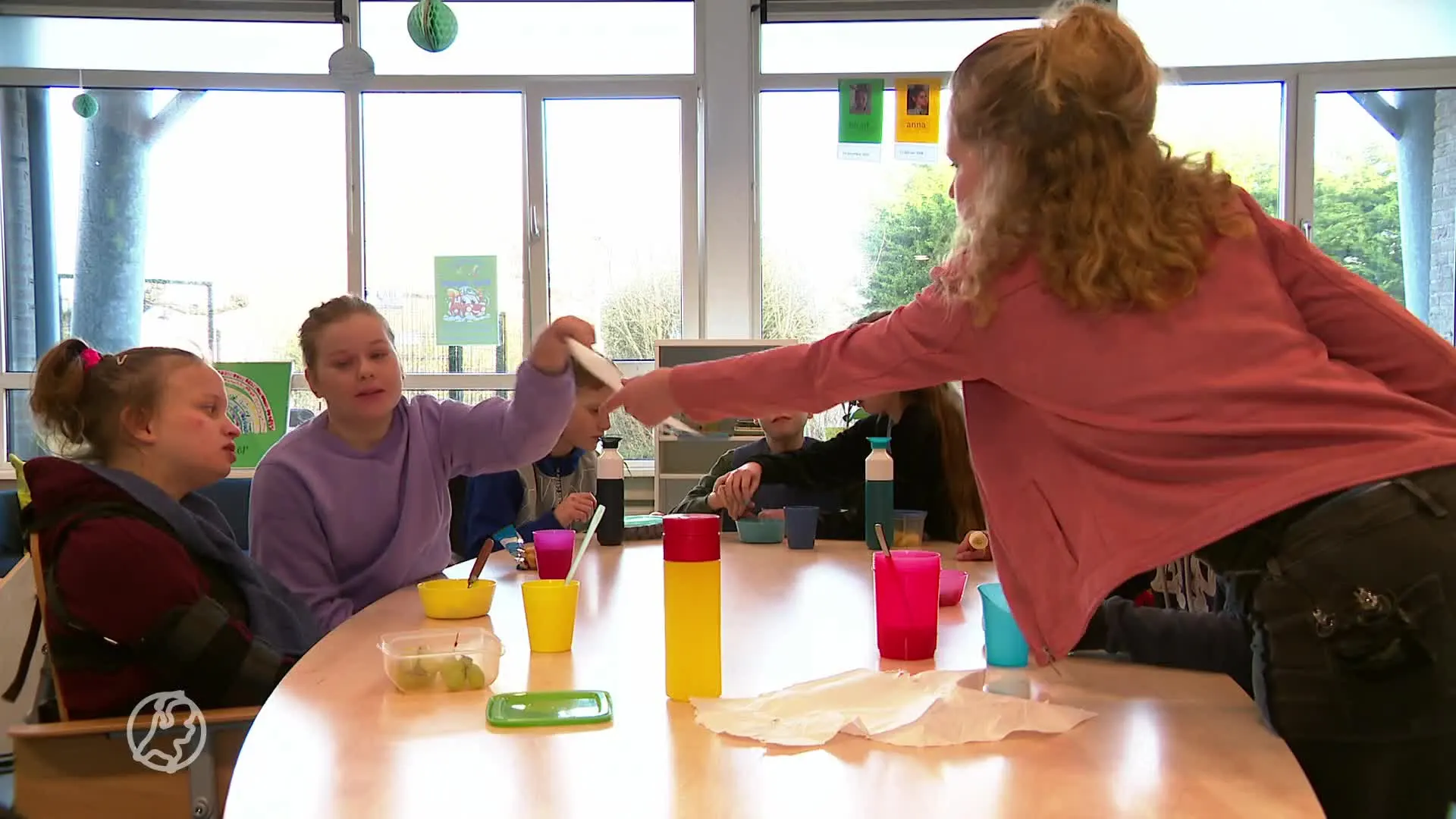 Oudkarspelse kinderen halen geld op zodat klasgenoten met beperking kunnen buitenspelen